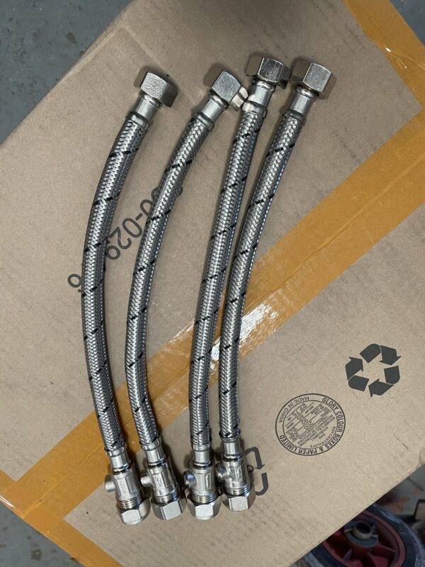 15mm x 1/2” 300mm flexi hose with valve x4